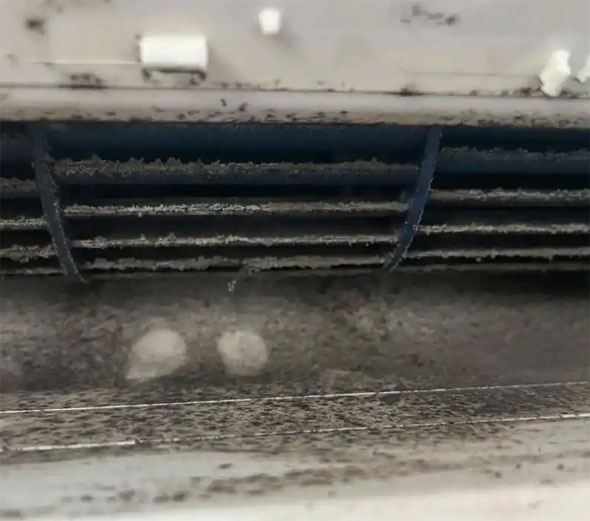 白山空调吹的风有股烧焦味是怎么回事